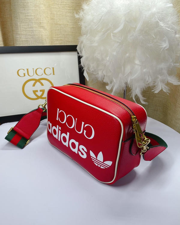 激安グッチバッグコピー側面デザイン